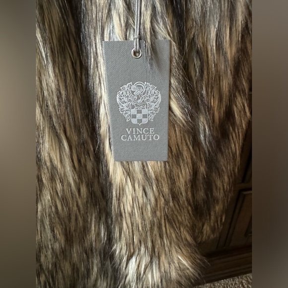 Vince Camuto faux fur coat - Picture 6 of 6